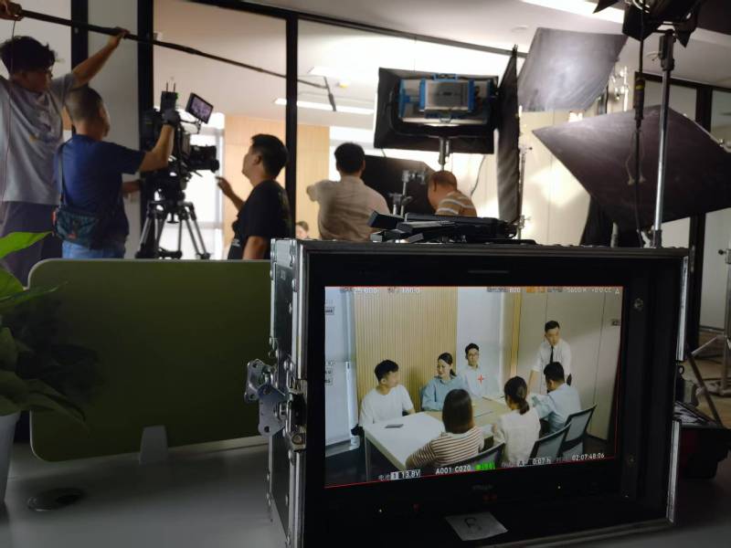铜陵TVC拍摄公司：科技产品视觉化大师，诠释未来感与功能美学